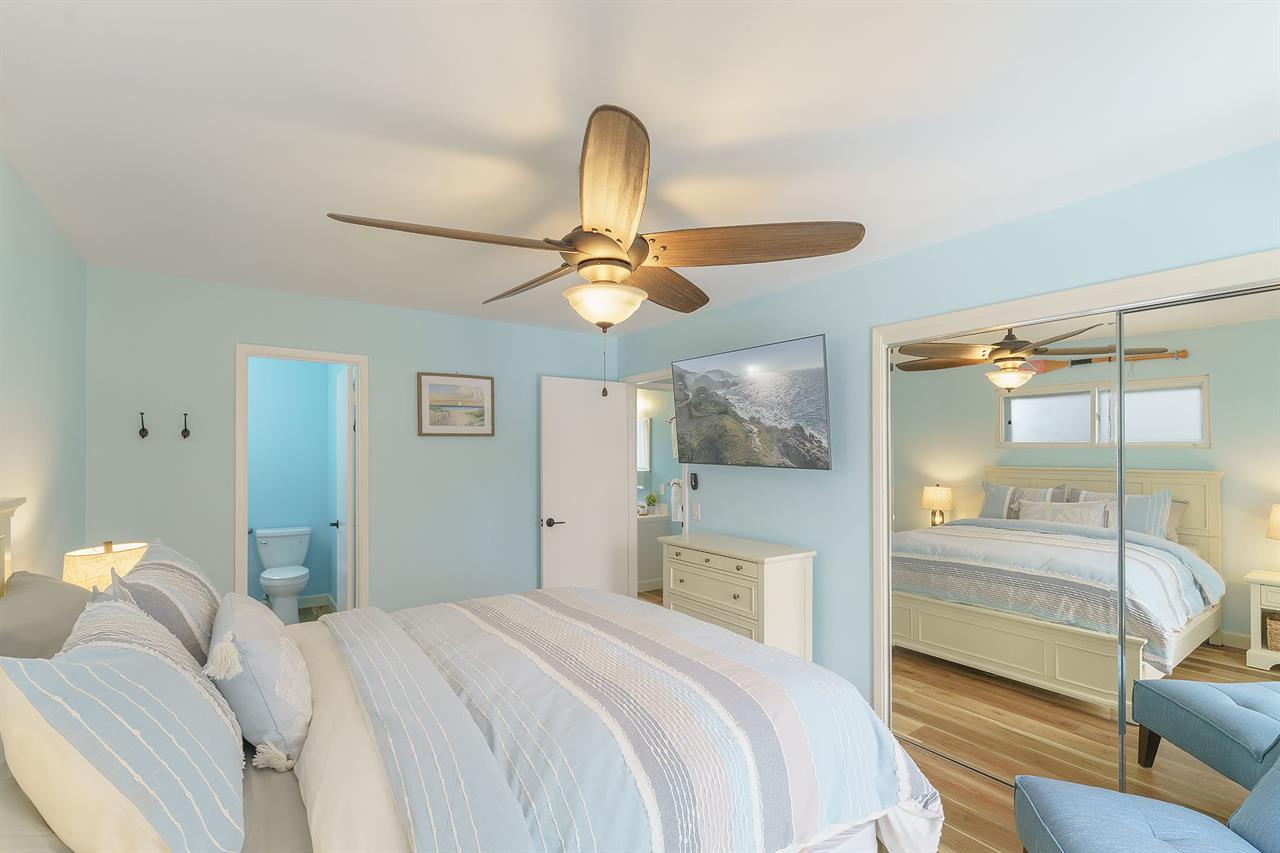 Bedroom 1, Queen, TV, En Suite Powder Room