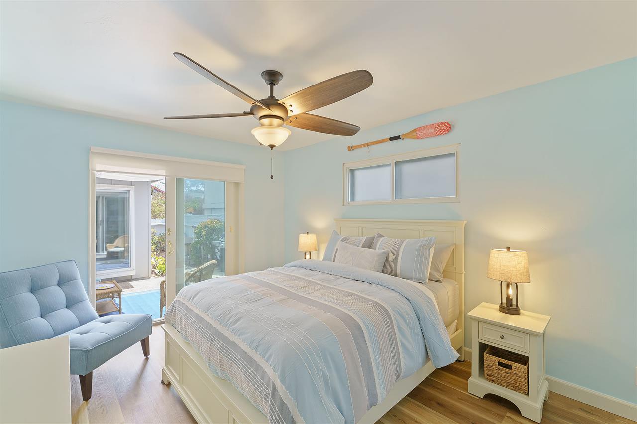 Bedroom 1, Queen, TV, En Suite Powder Room