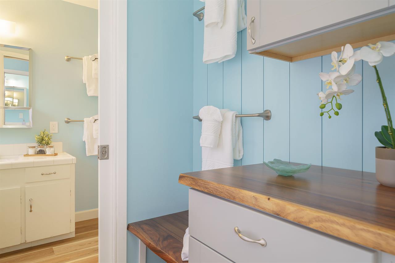 Hall Powder Room Connects to Shared ShowerOverTub