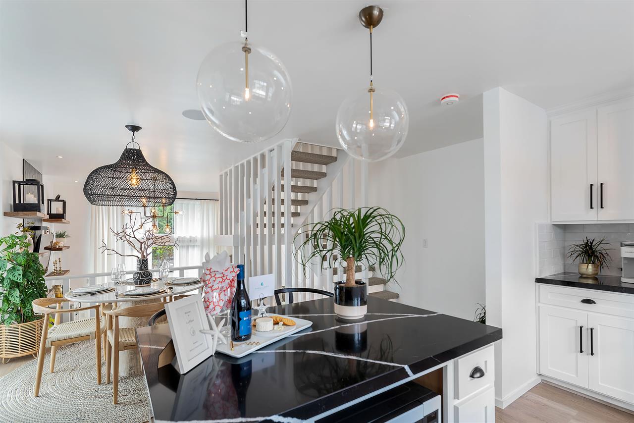 Fully Equipped Gourmet Kitchen