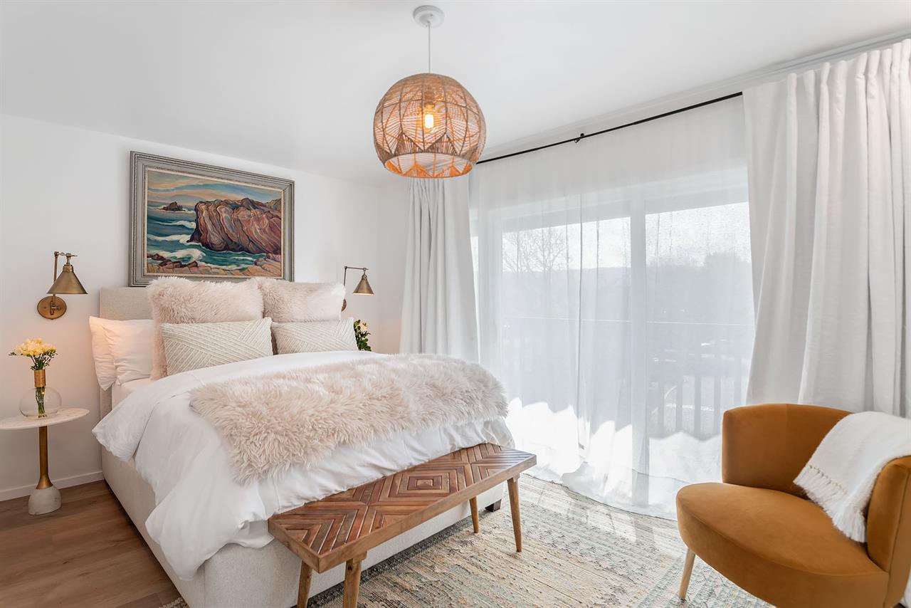 Bedroom 1, Queen TempurPedic Adjustable Bed w Massage