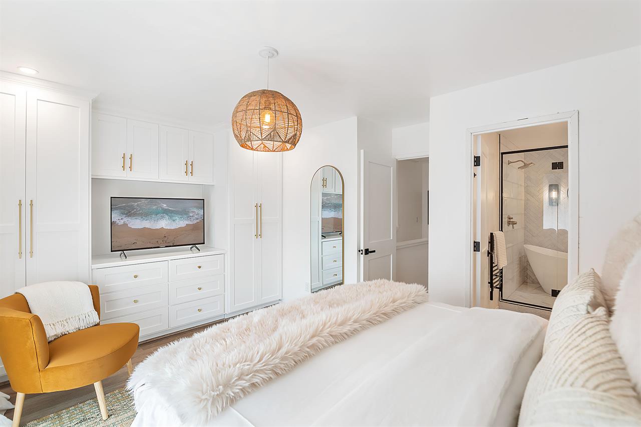 Bedroom 1, HDTV and EnSuite Bath