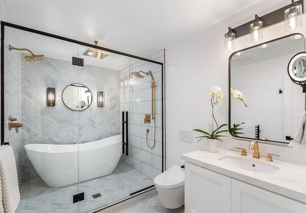 En Suite Bath, Soaking Tub in Shower Room