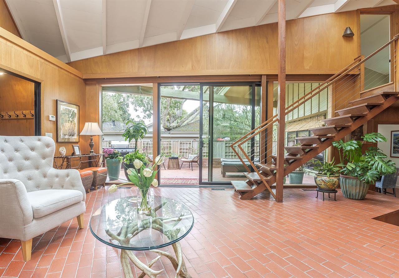 Spacious Entry Foyer