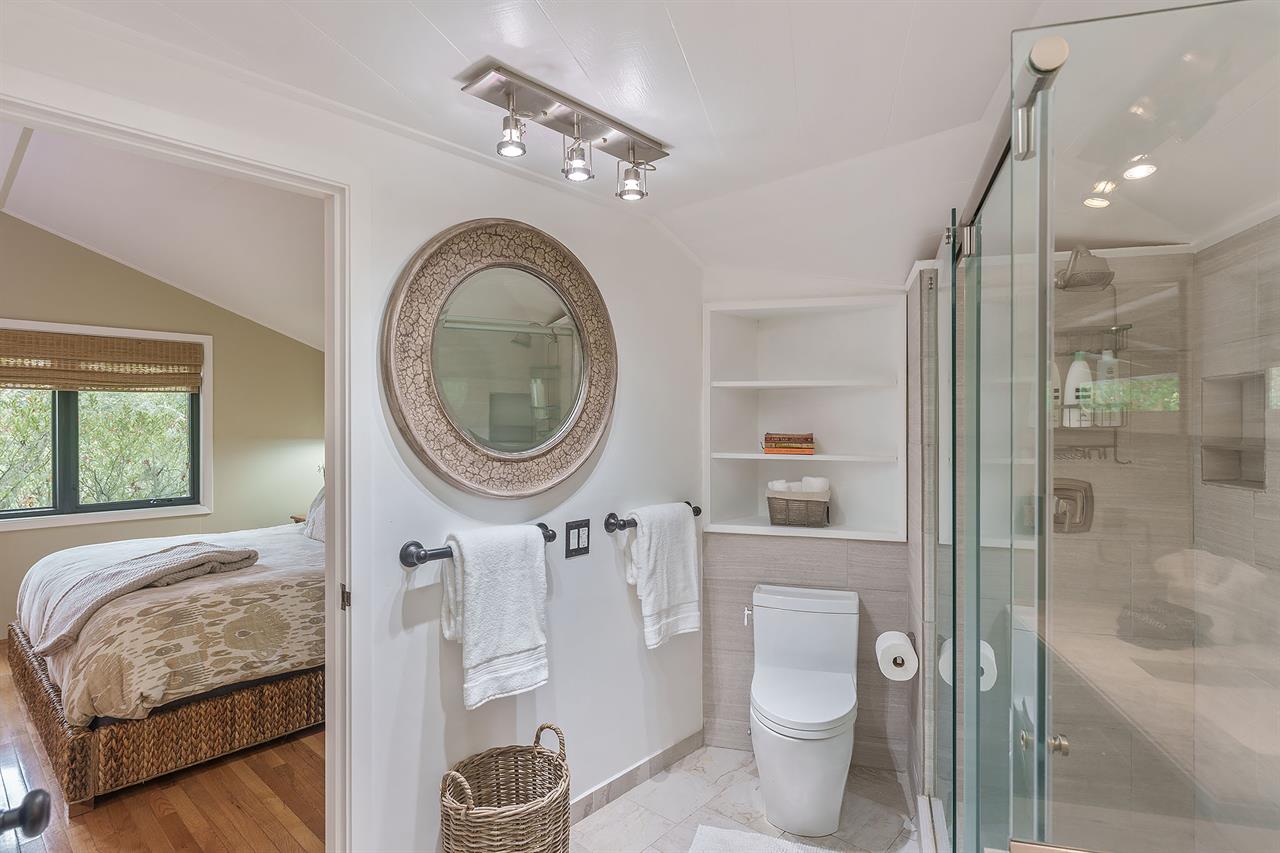 Upstairs En Suite Suite Bathroom with Shower