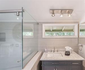 Upstairs En Suite Suite Bathroom with Shower