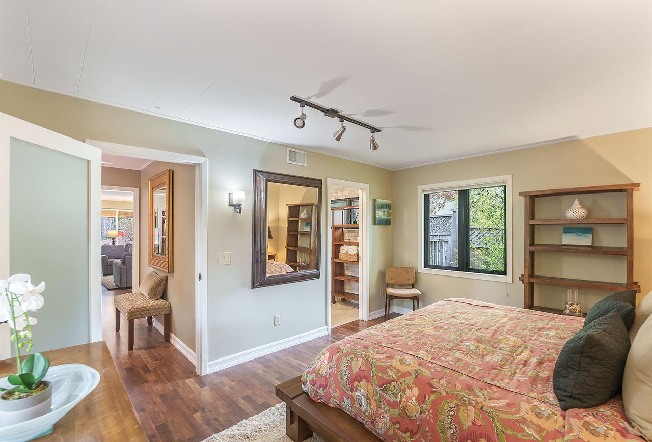 Bedroom 2, King, En Suite with ShowerOverTub