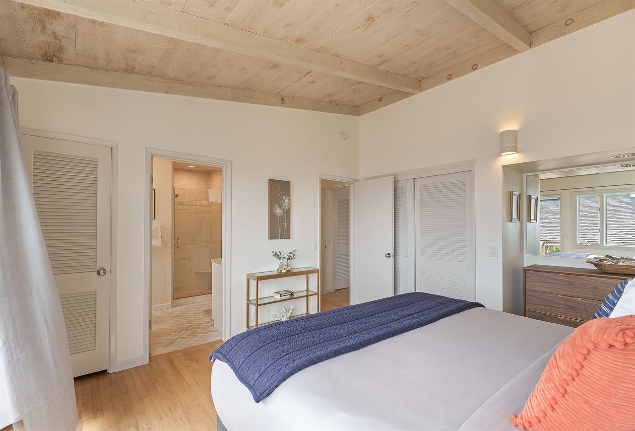 Bedroom 1, King, Ocean View Deck, En Suite wShower