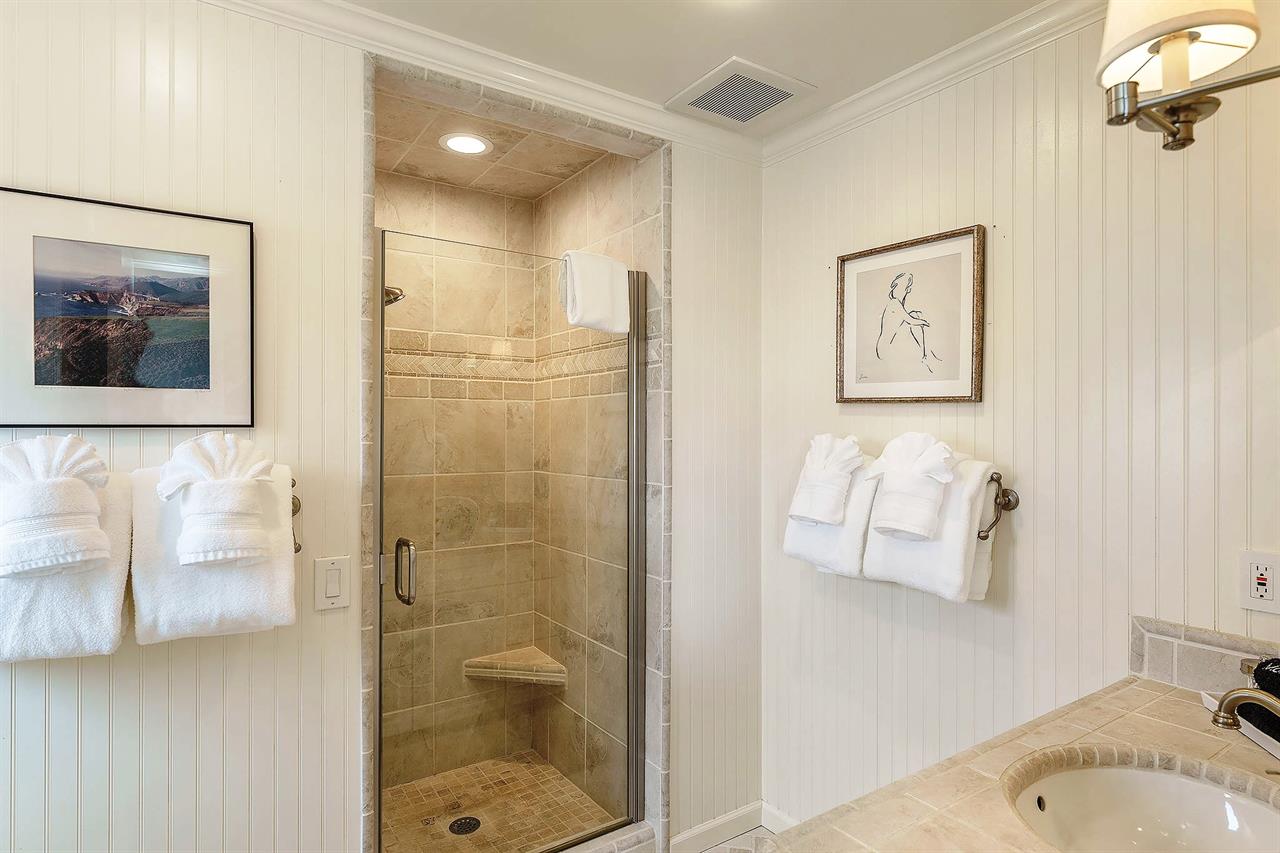 En Suite Bath with Shower