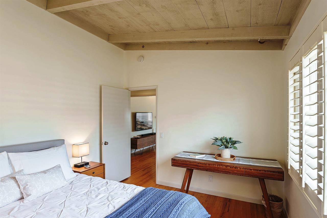 Bedroom 2, Queen Bed