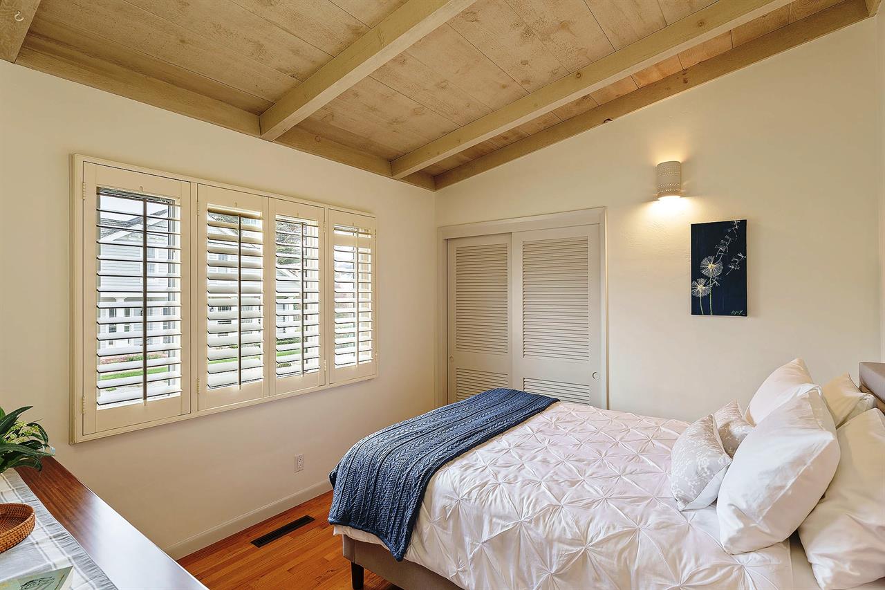 Bedroom 2, Queen Bed