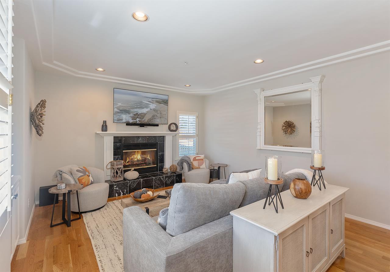 Living Room with Fireplace, HDTV and Queen Sofabed