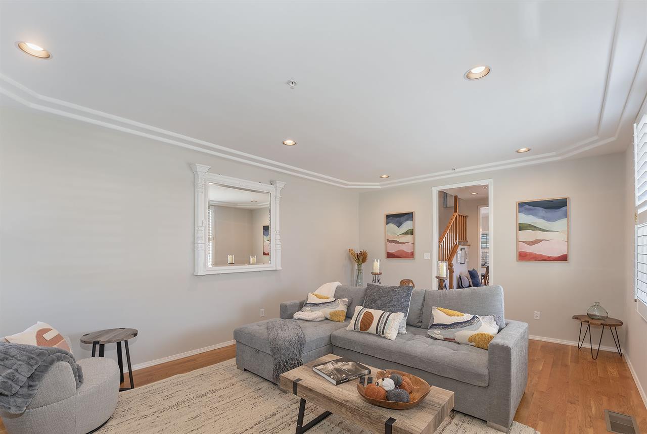 Living Room with Fireplace, HDTV and Queen Sofabed