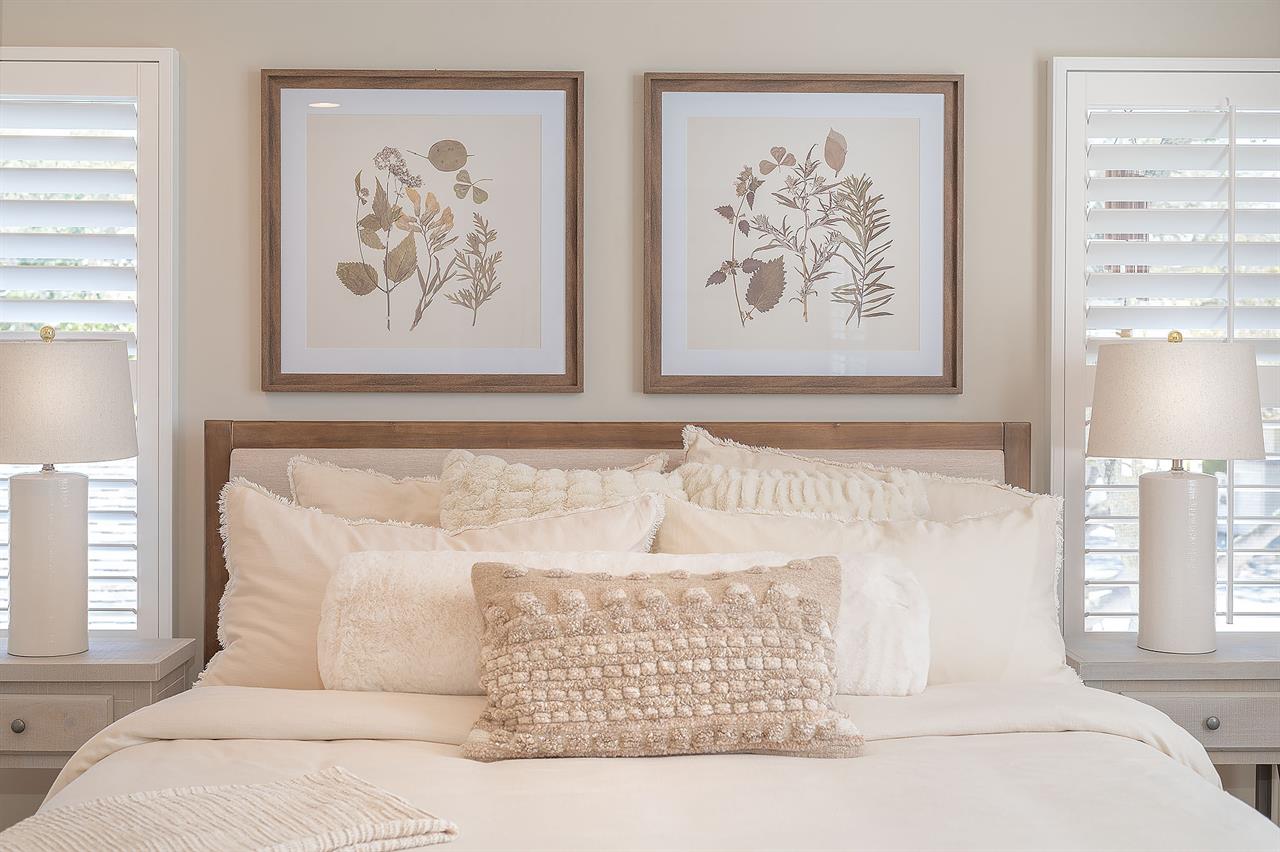 Bedroom 1, Cal King, TV, Seating Area, En Suite Bath