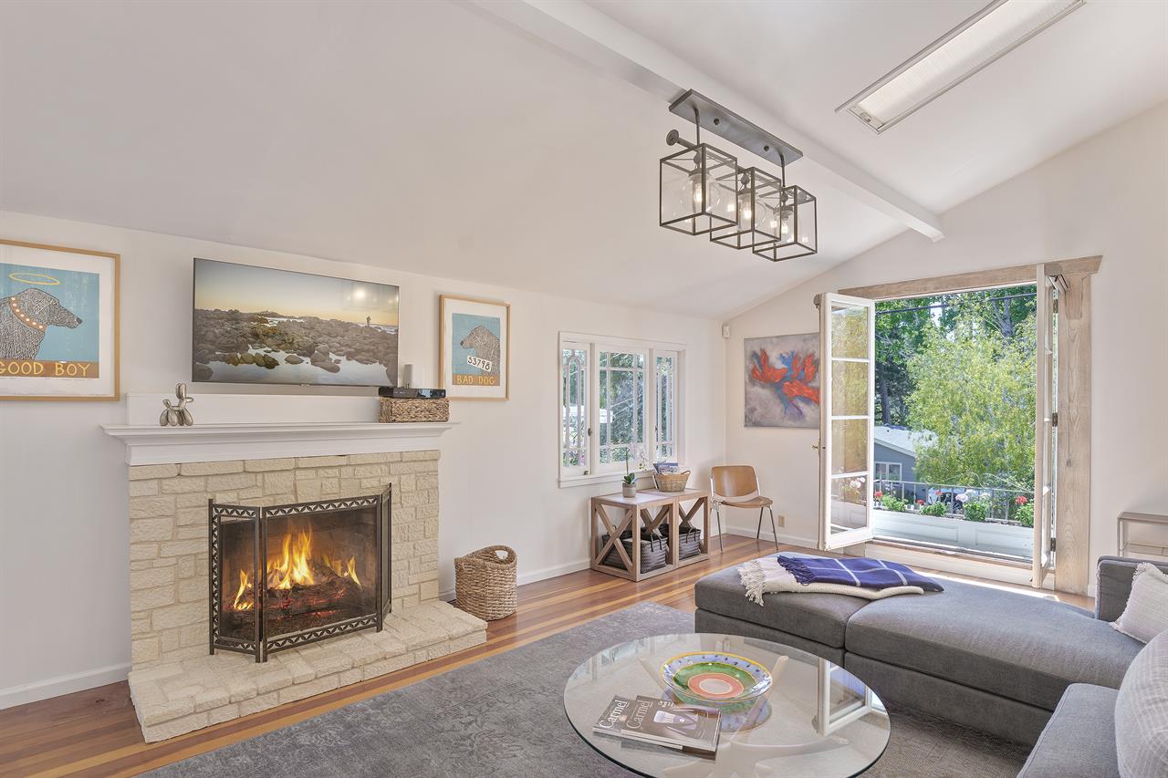 Living Room, Gas Fireplace, TV