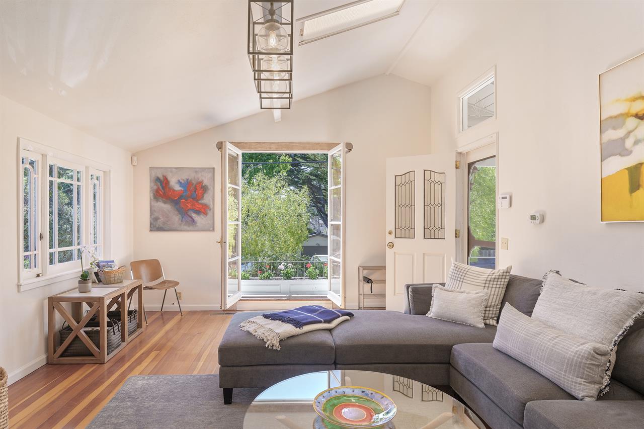 Living Room, Gas Fireplace, TV