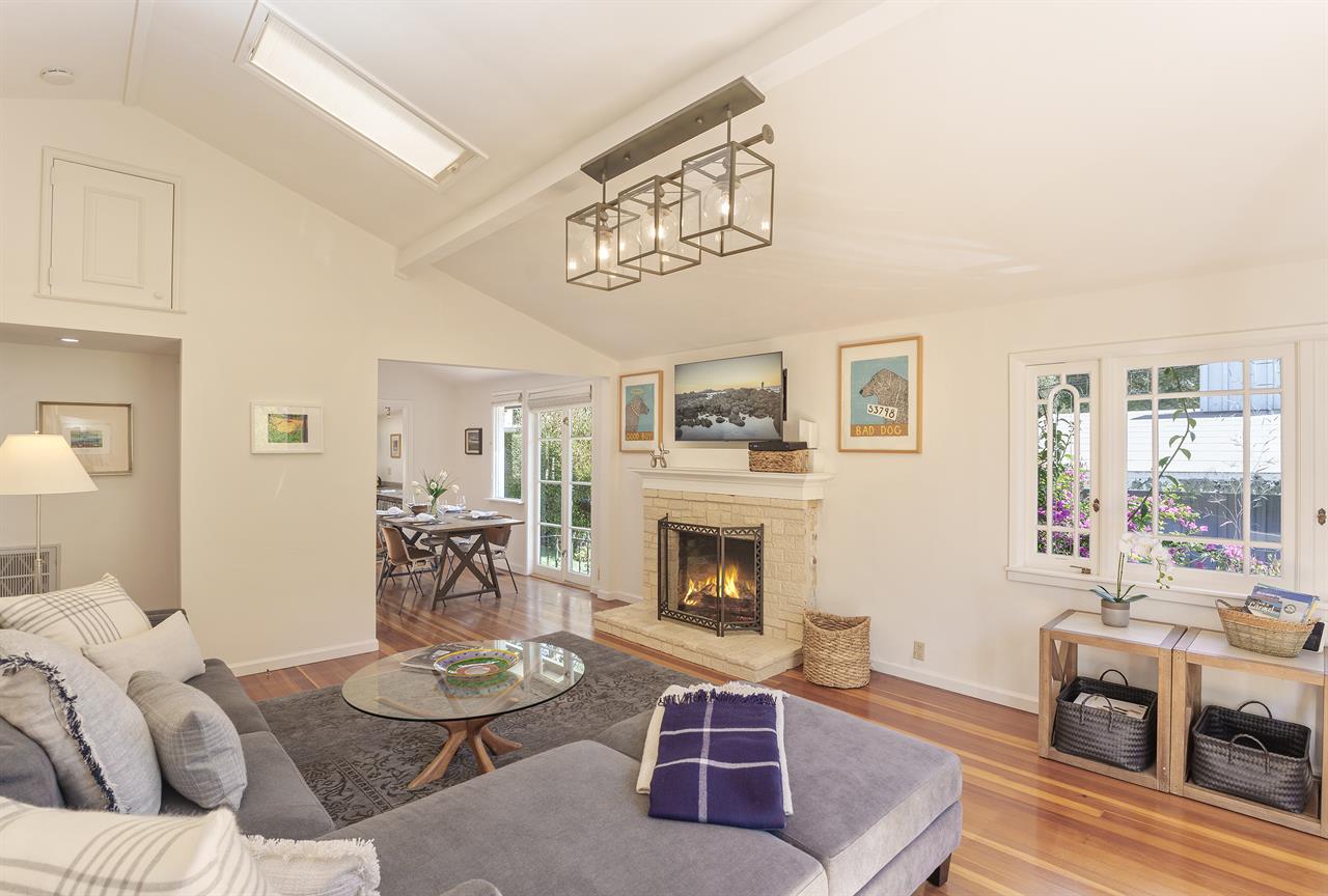 Living Room, Gas Fireplace, TV