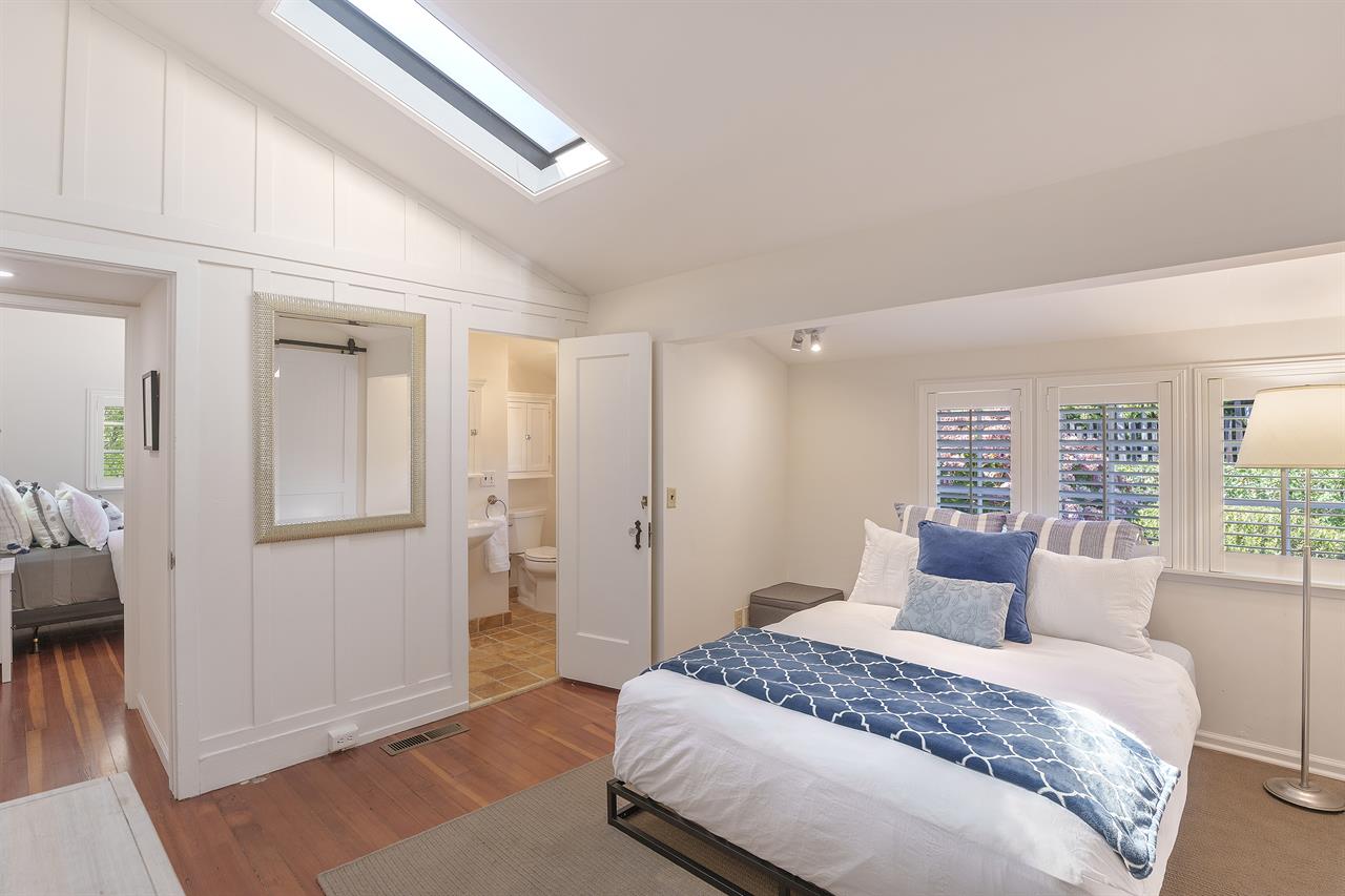 Bedroom 1, Queen Bed, TV, En Suite Bath