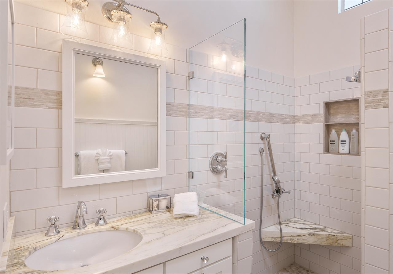 Hall Bathroom with Shower