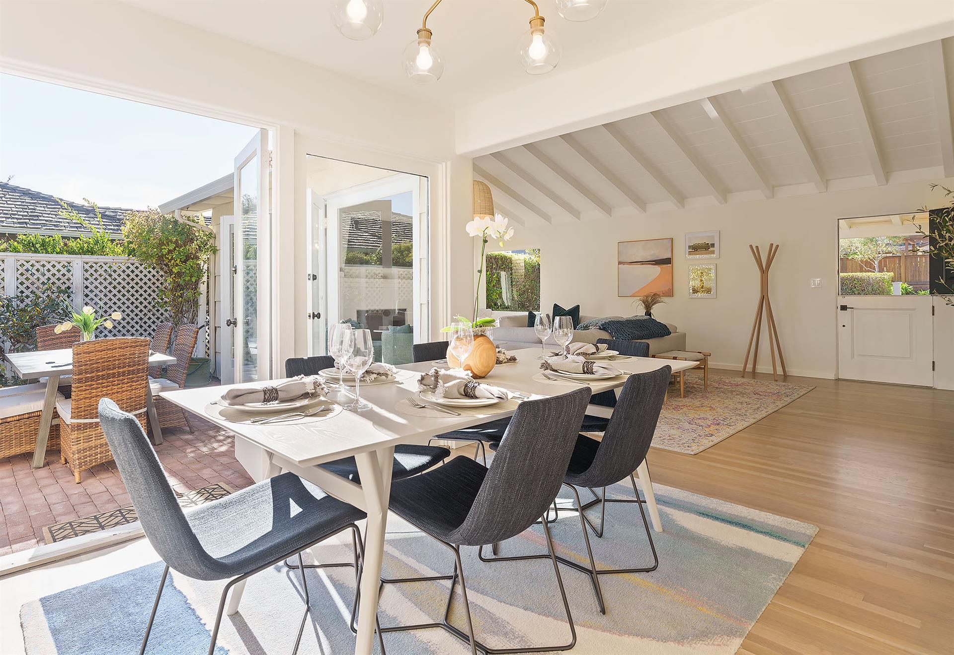 Dining Area Seats 6
