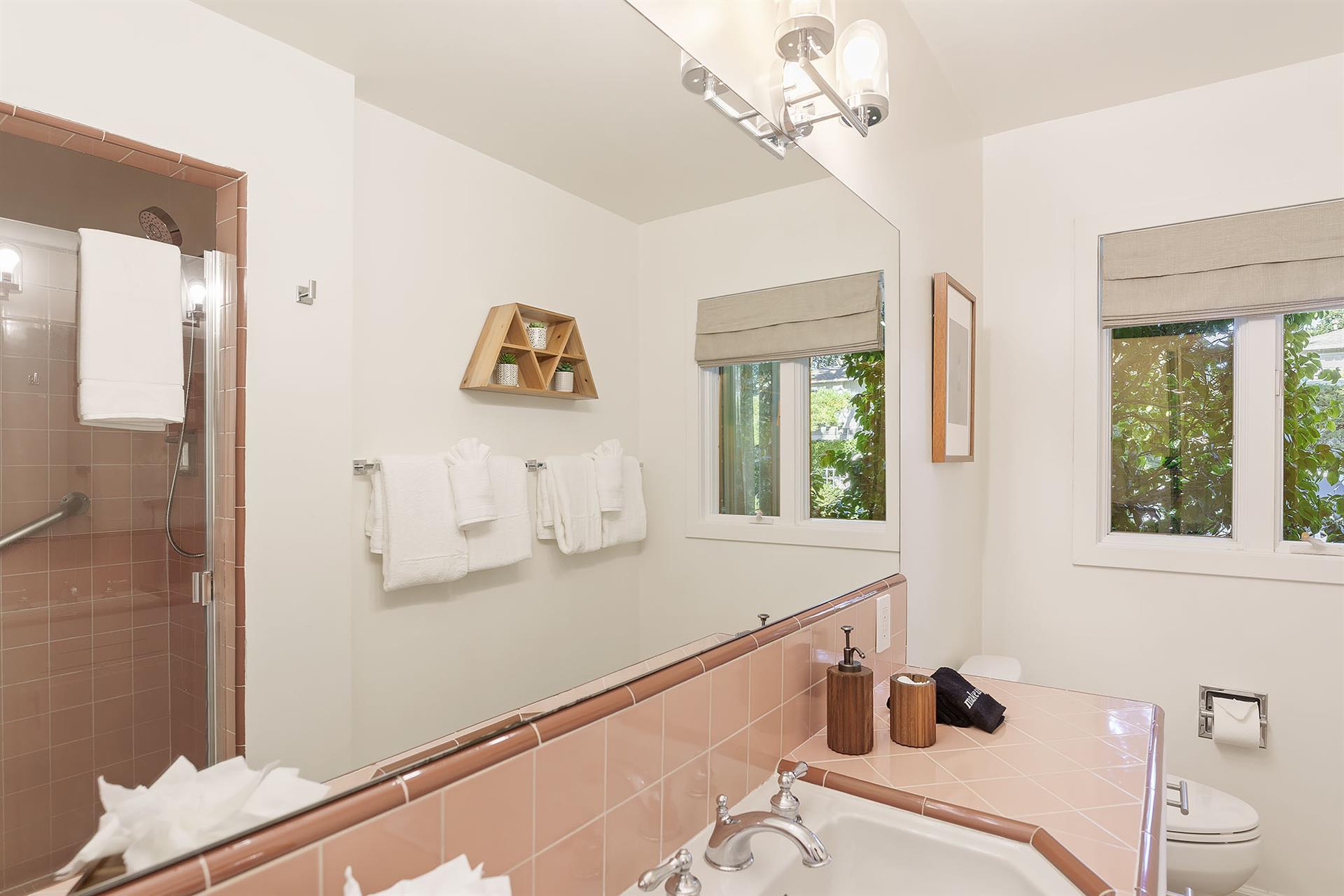 Full Hall Bath with Shower