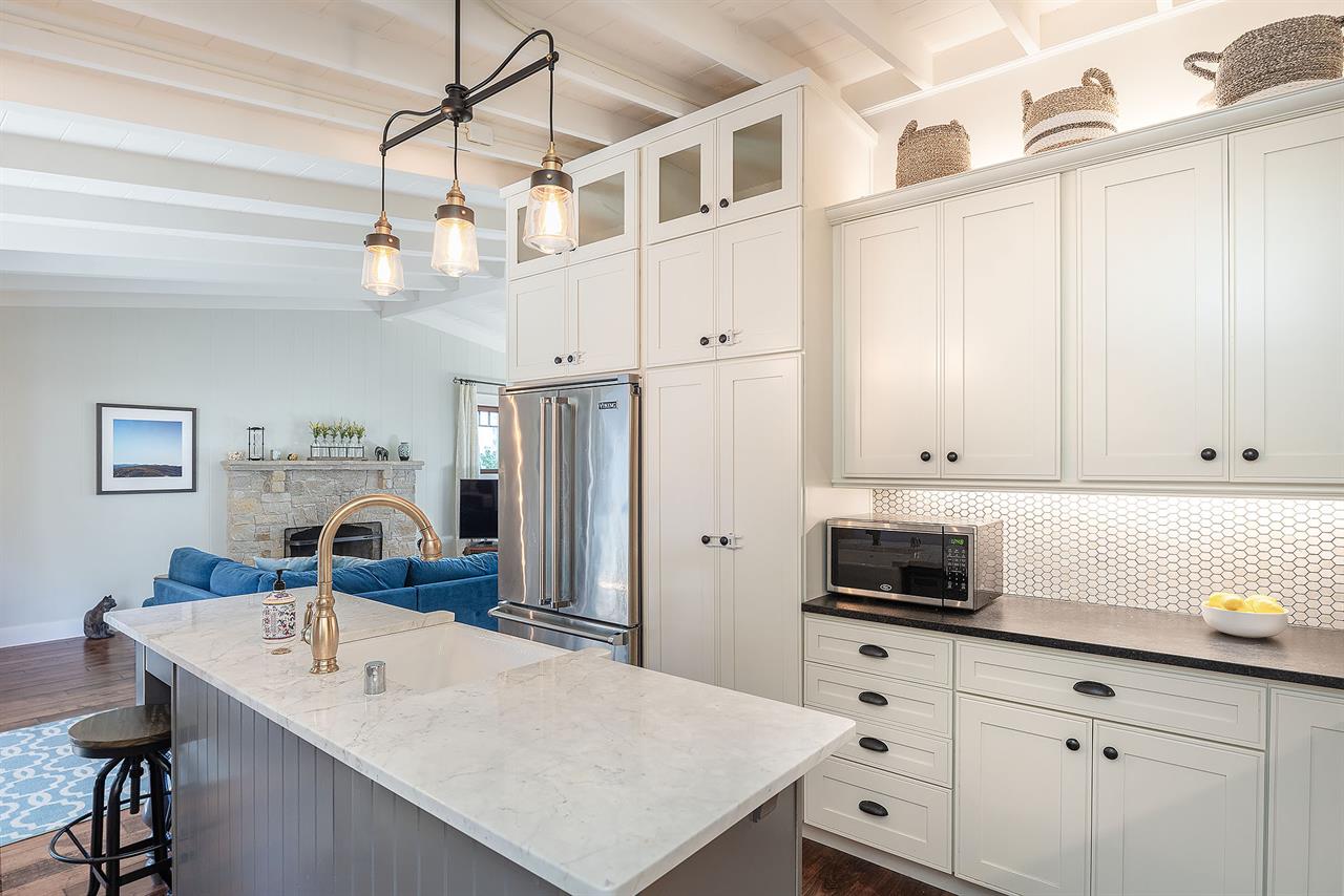 Fully Equipped Gourmet Kitchen