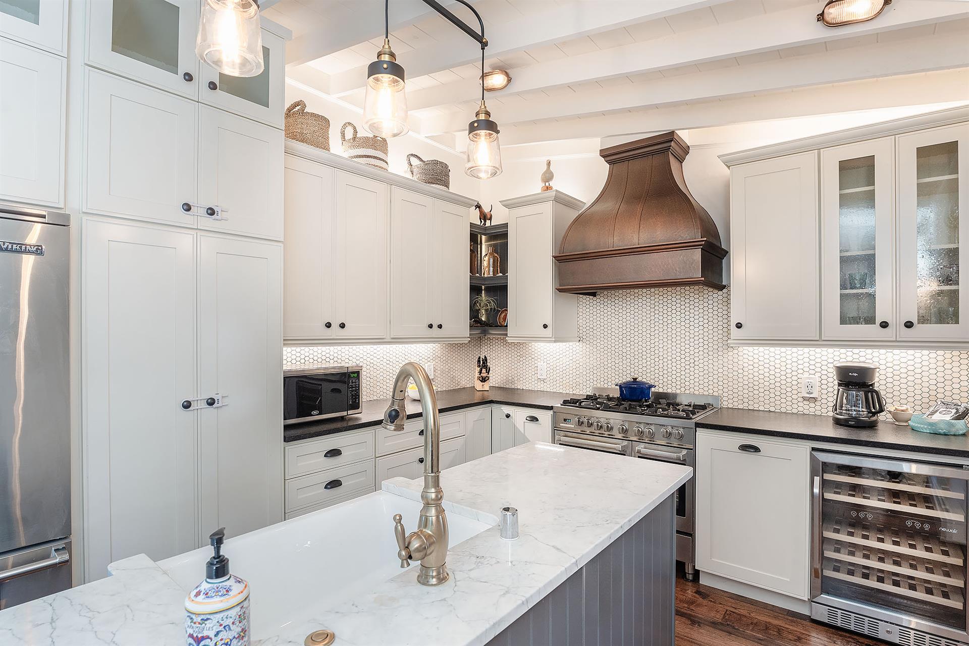 Fully Equipped Gourmet Kitchen
