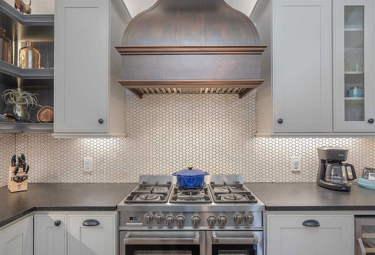 Fully Equipped Gourmet Kitchen