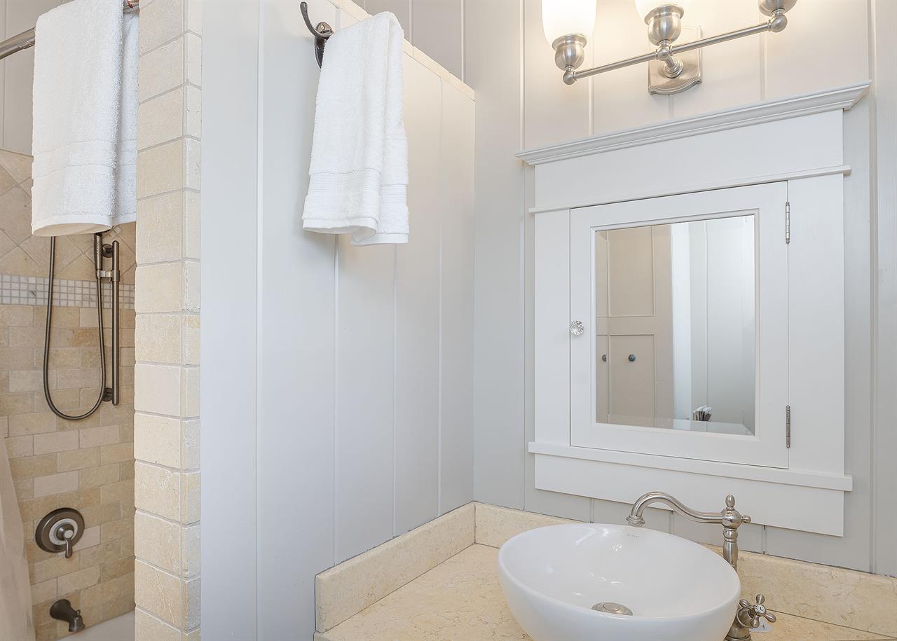 Bathroom 1  En Suite with ShowerTub Combo for Bedroom 1