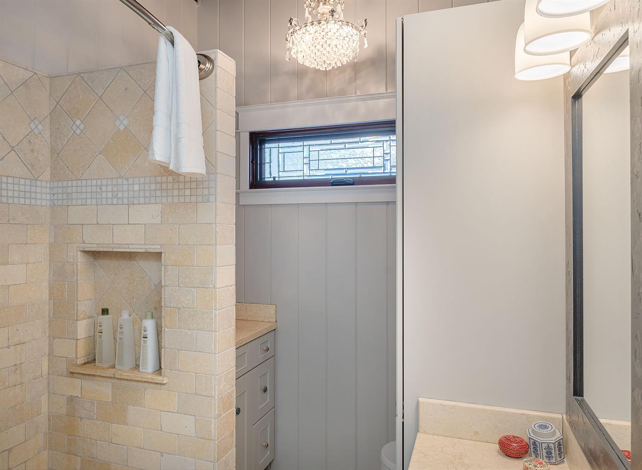 Bathroom 1  En Suite with ShowerTub Combo for Bedroom 1