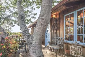 Outdoor Dining Deck