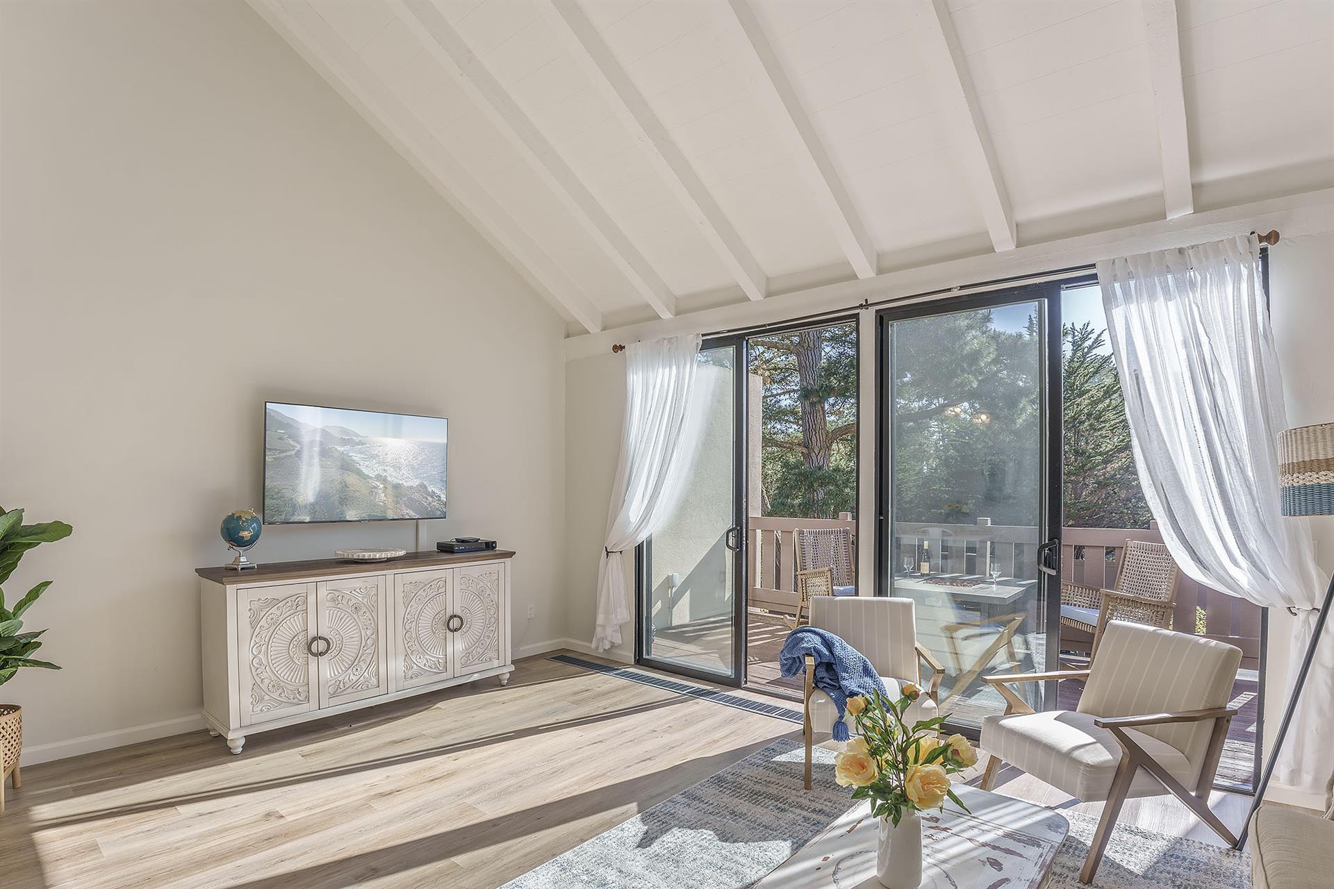 Living Room with HDTV, Balcony and Vaulted Ceiling
