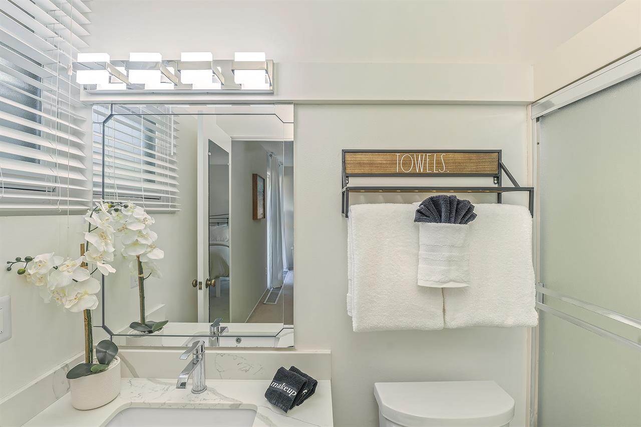 En Suite Bathroom for Bedroom 1 with ShowerTub Combo