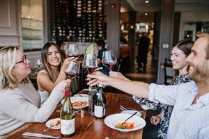 35510 People2bdining2btoasting2bwine S