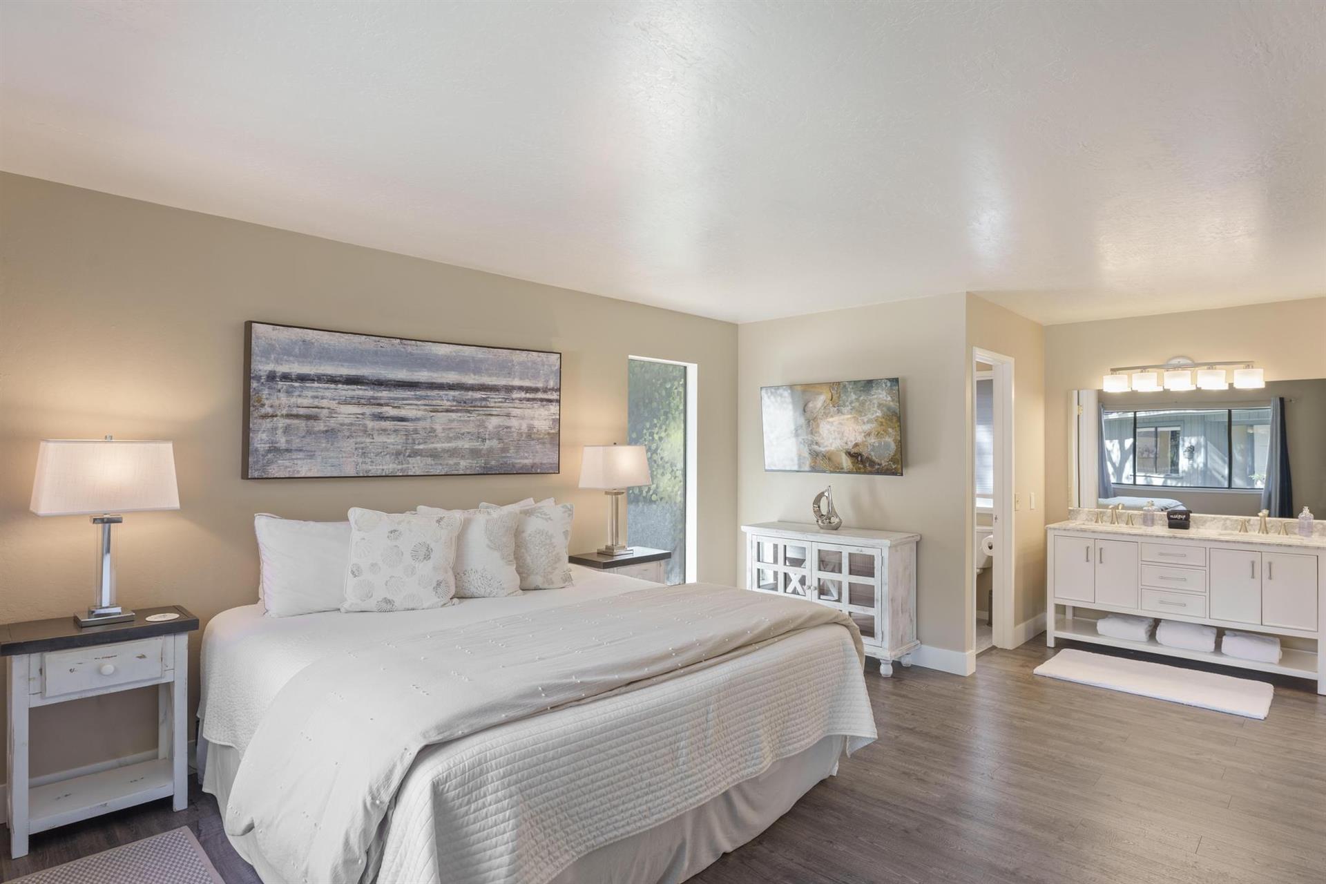 Bedroom 1, King Bed, TV and En Suite with Shower