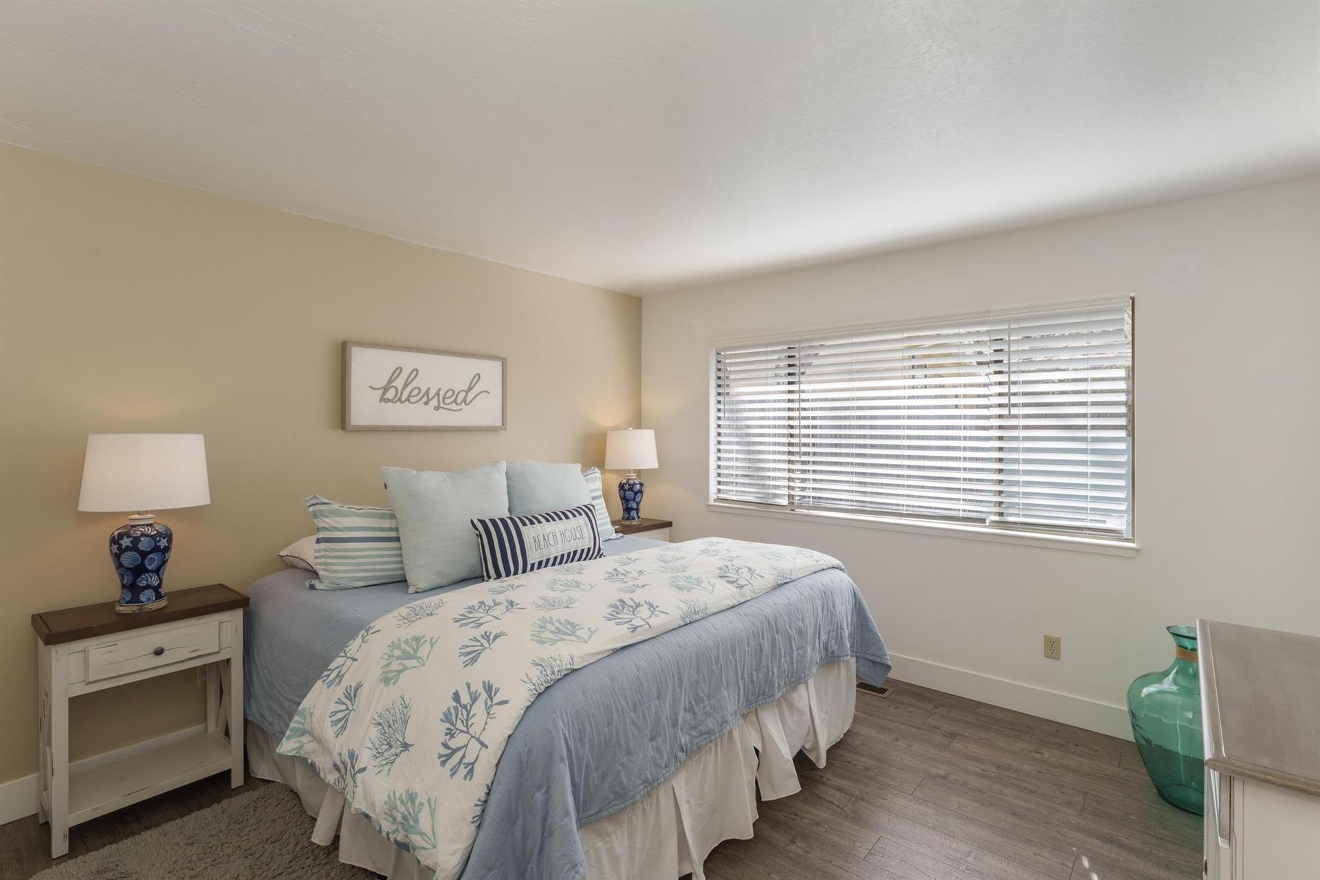 Bedroom 3, King Bed, TV