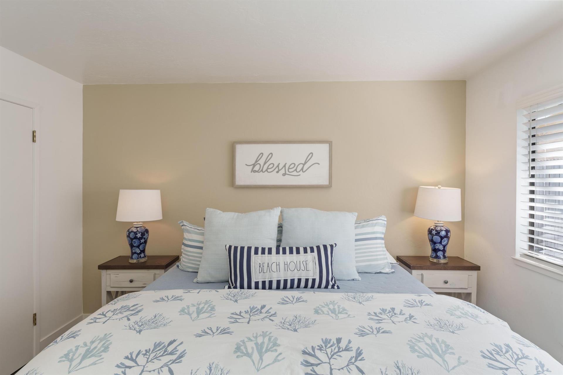 Bedroom 3, King Bed, TV