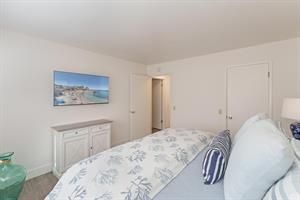 Bedroom 3, King Bed, TV