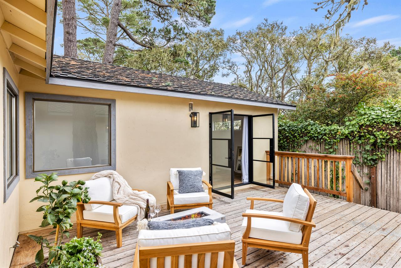 Deck has a Gas Fire Pit