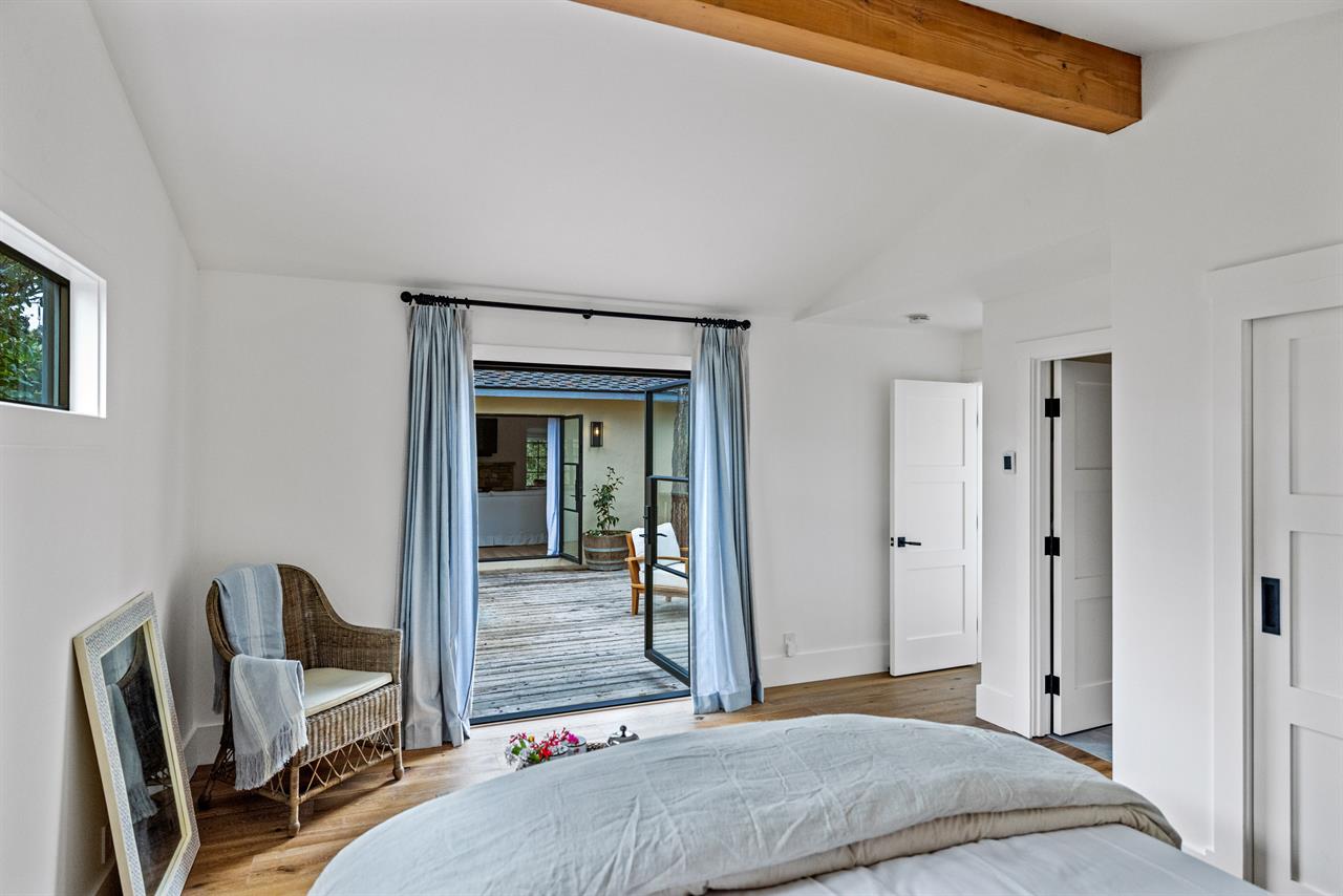 Bedroom 1, King Bed, En Suite with Shower