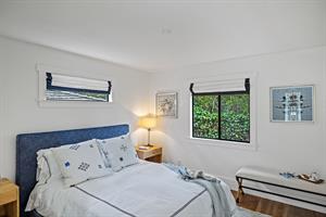 Bedroom 2, Queen Bed
