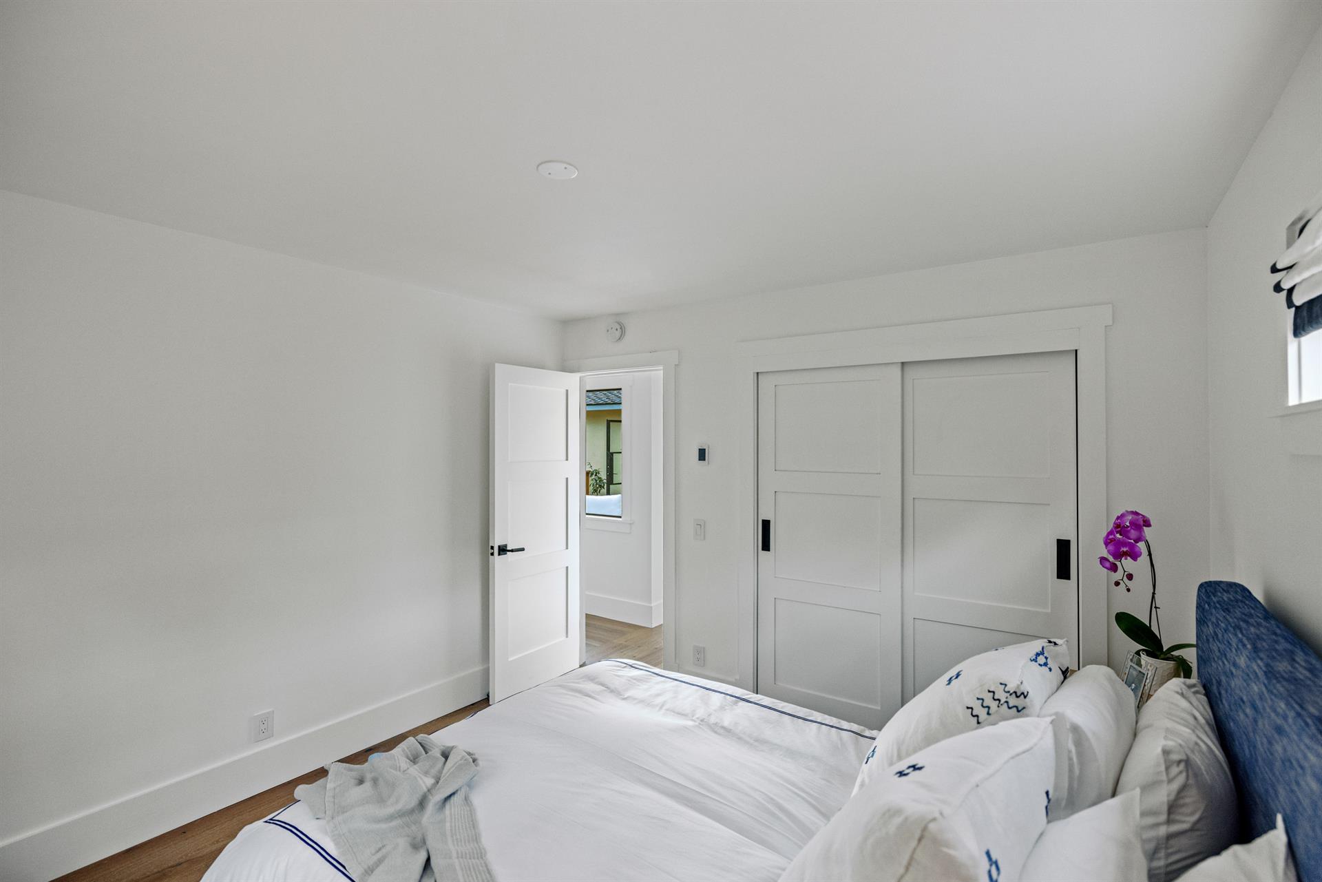 Bedroom 2, Queen Bed