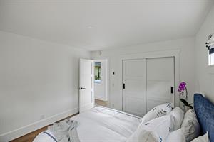 Bedroom 2, Queen Bed