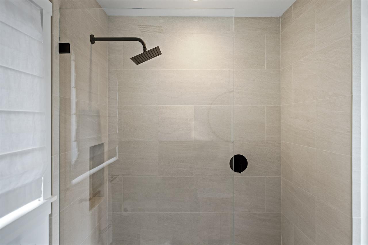 Full Hall Bathroom with Shower