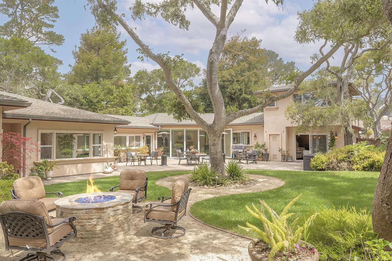 Welcome to Pebble Beach Oasis Spacious IndoorOutdoor Living