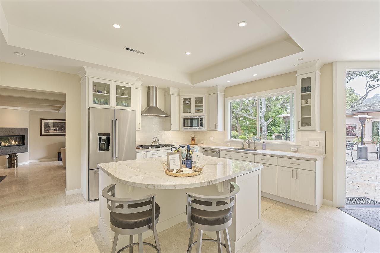 Fully Equipped Gourmet Kitchen