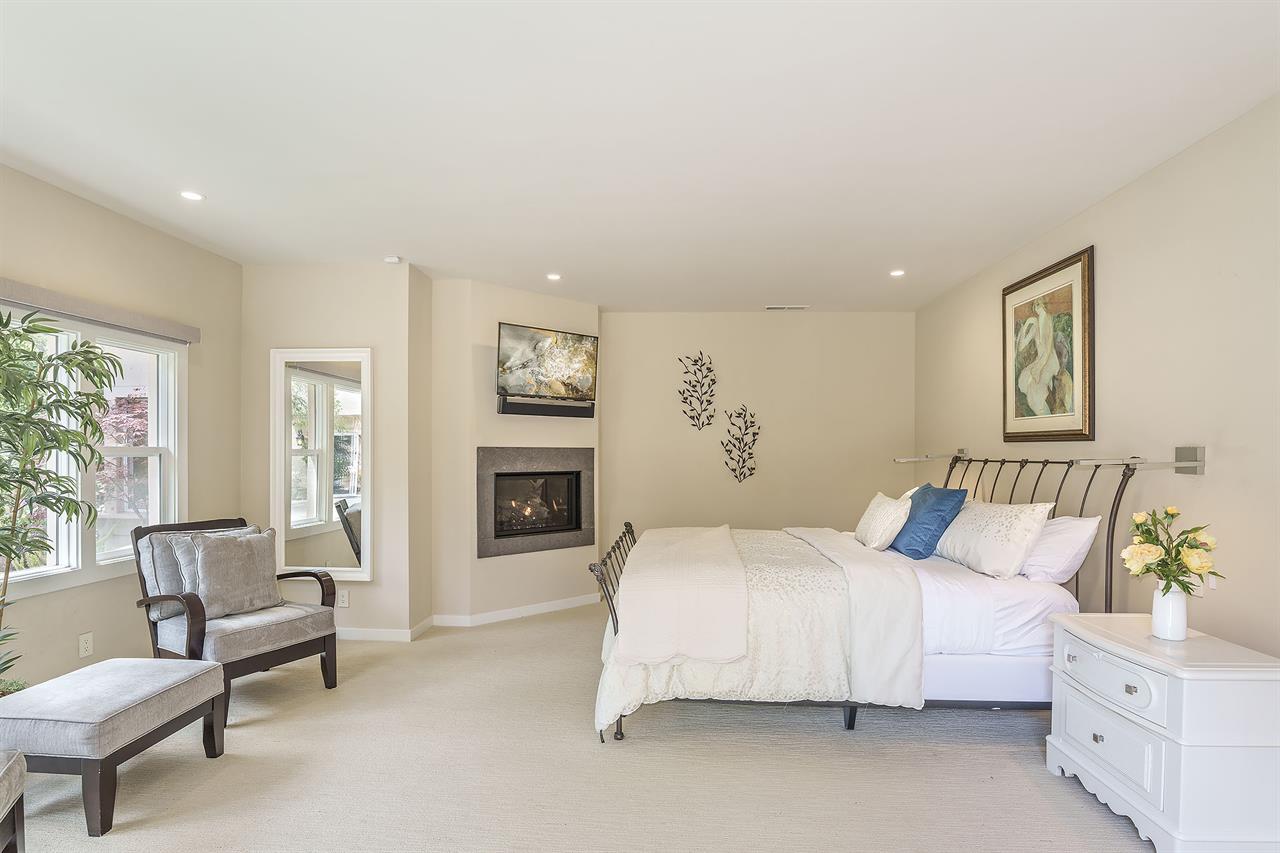 Bedroom 1, King, Gas Fireplace, TV, En Suite wShower