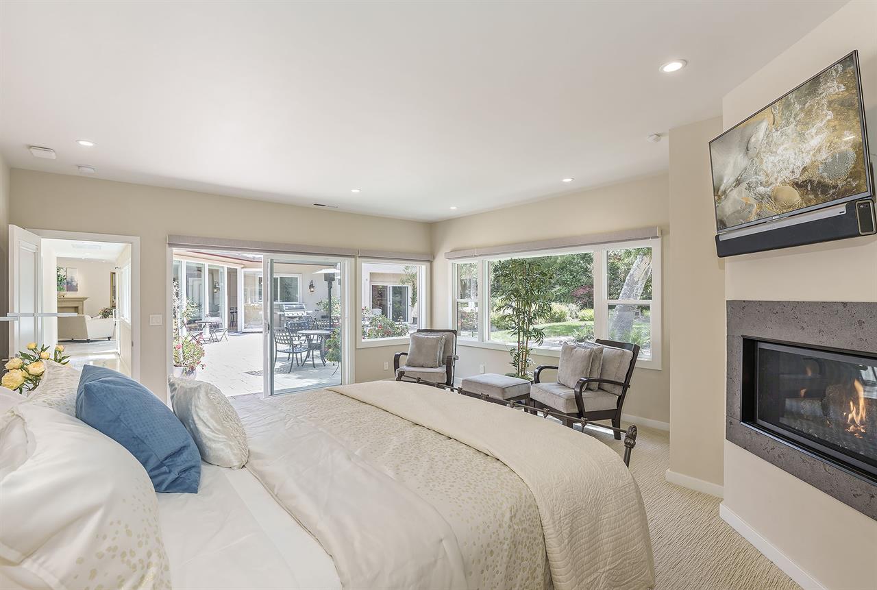 Bedroom 1, King, Gas Fireplace, TV, En Suite wShower