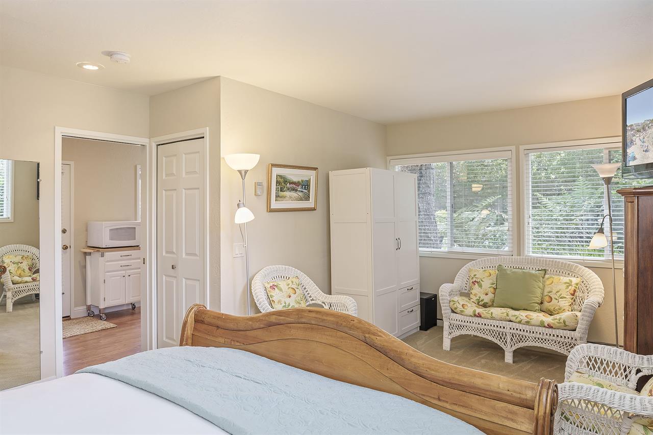 Guest SuiteBedroom 4, King, TV, Bathroom, Kitchenette