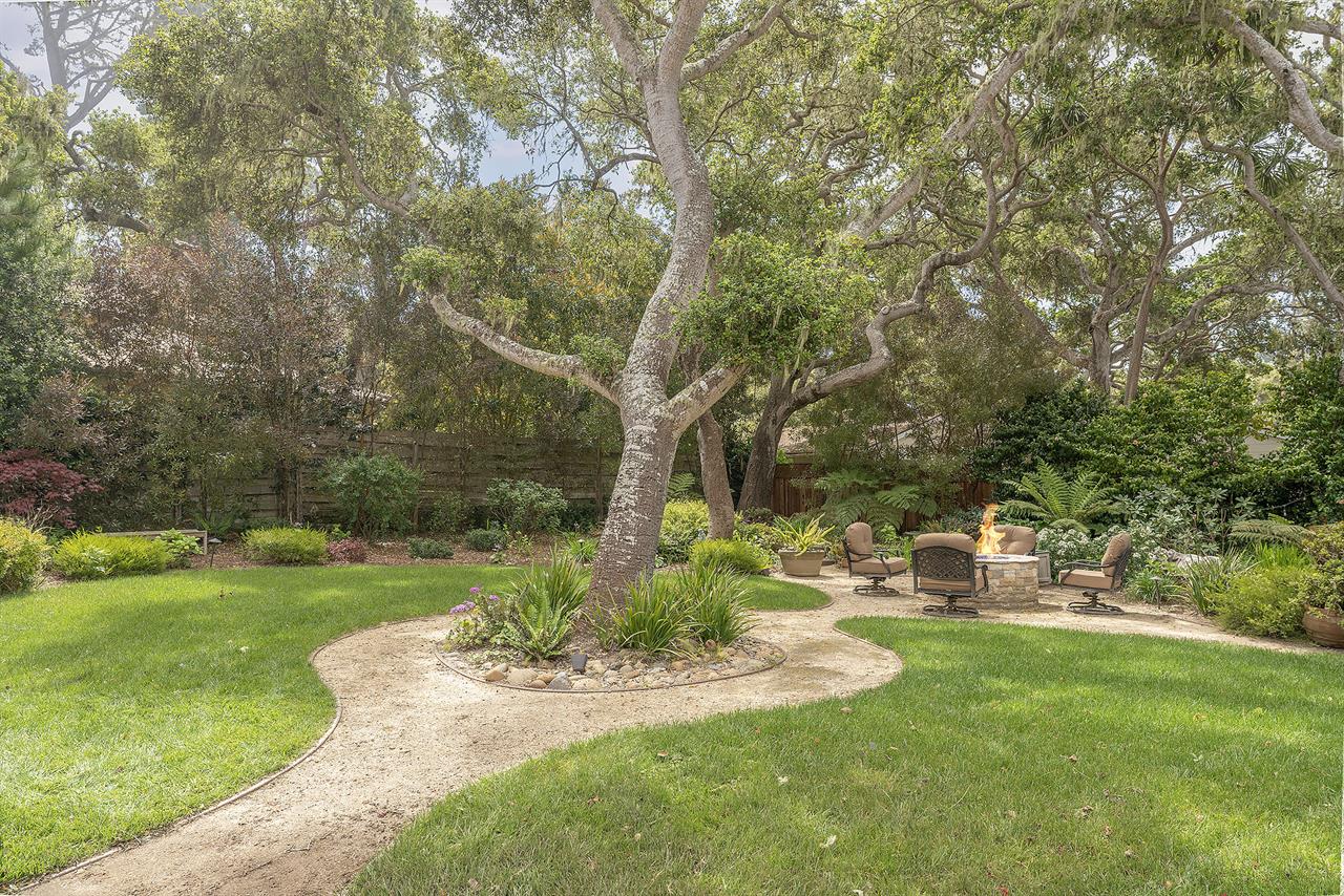 Lovely Backyard Garden Space